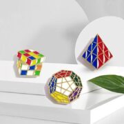 Magnetic triangle badge - Image 2